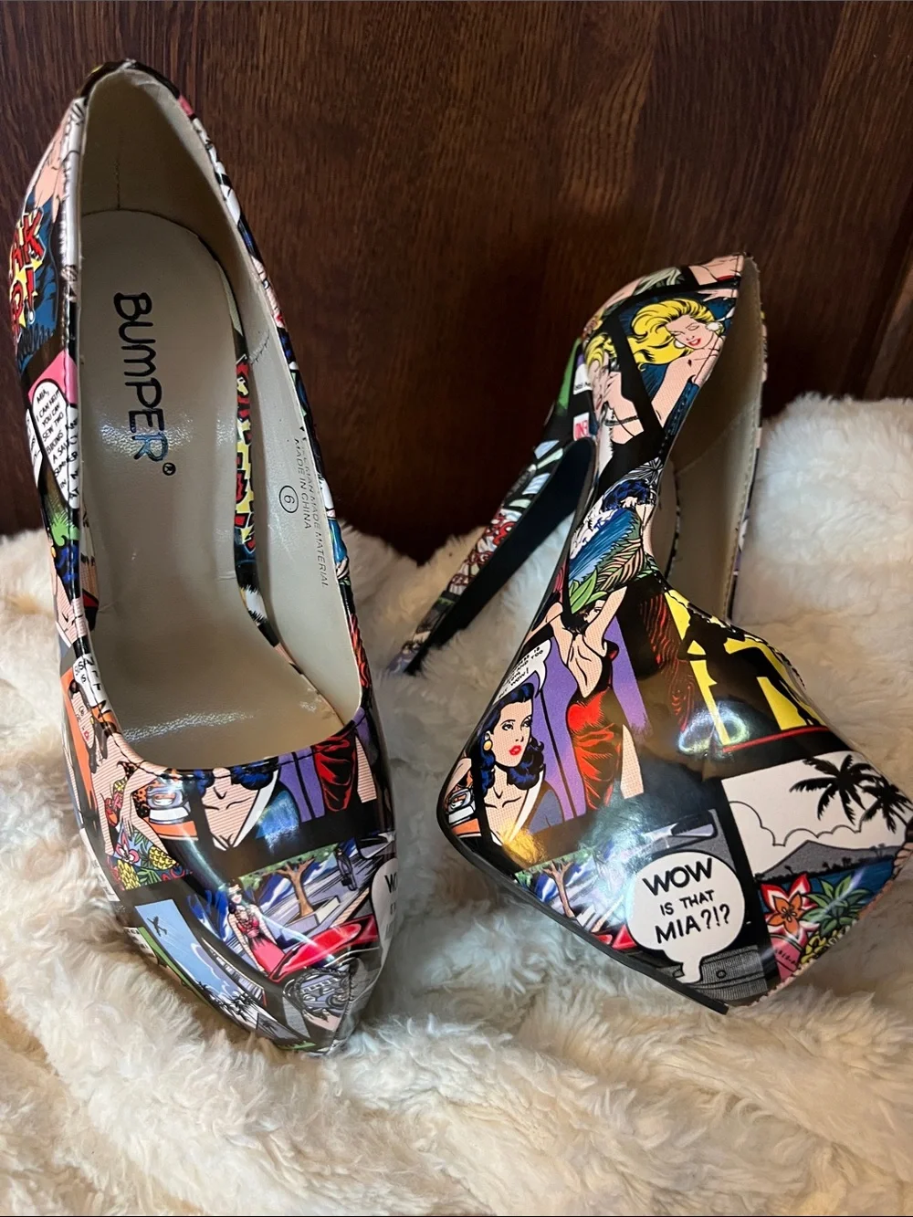 Comic Book Print Patent Leather Stiletto Heel Platform Pumps Size 6 NWT